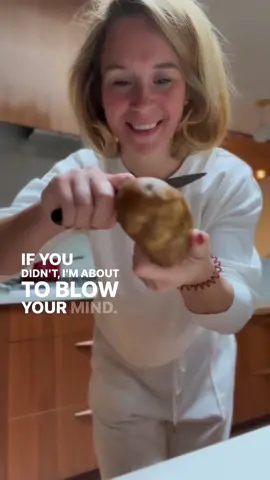 Whoa whoa hot potato 😂🤯🤯 #tips(#todayilearned #that40yearguy #noway #aintnoway #todayyearsold #todaywelearned #wow #yes #tricks #hacks #hack #tipsandtricks #interesting #howto #CookingHacks  instagram - itsnicolejaques)