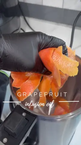 Adding this infused grapefruit oil to some bodycare products,the smell of grapefruit instantly raises the vibes🙌🏽  #DIY #esthetician #doula #bodycare #grapefruitinfusion #fruitinfusions #coconutoil 