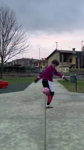 Hard skills⚽️🔥#mikeskills #footballskills #football #calcio #Soccer #tricks #freestyle #freestylefootball 