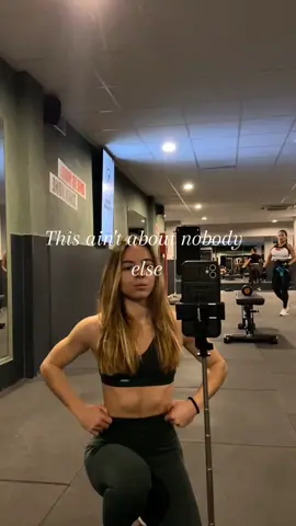 Estamos constantemente comparándonos con los demás cuando en realidad la única comparación válida es con nosotros mismos, cada persona tiene su propio contexto. Un 1% de mejora día a dia, en el largo plazo puede convertirse en un porcentaje increiblemente enorme.#trusttheprocess #motivacion #motivaciongym #gymgirl #consejosfitness #GymTok #gymmotivation #gimnasio 