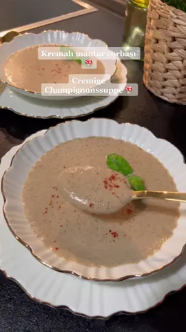 #myristorantecreation  • Merhaba canlar ❤️ Bugün kremalı mantar çorbası hazırladım, bu tarifi mutlaka deneyin yemeye doyamıyacaksınız 🥰 • 🍄tarif: 2 yemek kaşığı tereyağ 1 soğan 150 gr mantar 1 yemek kaşığı un 300 ml su 100 ml krema 1 çay kaşığı karabiber  1,5 tatlı kaşığı vegeta 🍄yapılışı: İlk olarak tereyağ ile soğanı kavurup mantarları ilave edip devam kavuralım. Un ilave esip karıştıralım. Su, krema baharatları ilave edip 15 dk kaynatalım. Sonra blenderdan geçirelim servis edelim. Afiyet olsun 🥰 • • Hallo meine Lieben ❤️ Heute gab es cremige Champignonssuppe, dieses Rezept müsst ihr aufjedenfall ausprobieren 🥰 • 🍄Rezept: 2 Esslöffel Butter 1 Zwiebel 150 gr Champignons  1 Esslöffel Mehl 300 ml Wasser 100 ml Schlagsahne  1,5 Teelöffel Gemüsebrühe  1/2 Teelöffel Pfeffer  🍄Zubereitung: Zuerst Butter mit Zwiebel braten. Danach die Champignons zugeben und weiter braten. Mehl zugeben miteinander mischen. Wasser, Schlagsahne, Gewürze zugeben miteinander mischen und 15 Min. kochen lassen. Pürieren und servieren. Guten Appetit 🥰 • • #suppe #soup #Foodie #goviral #fy #fyp #foryou  #goodfood #corba #champignons #mantar