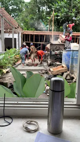 Kerjo seng paleng enak iku yo ngakali bapak #kulijawi #kulicinematik #kulibangunan #kuli 