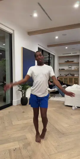 Here comes the hurricane, lol why we eat and leave no crumbs @josh1morris @sanzone @tabithaswatosh @jamescharles 