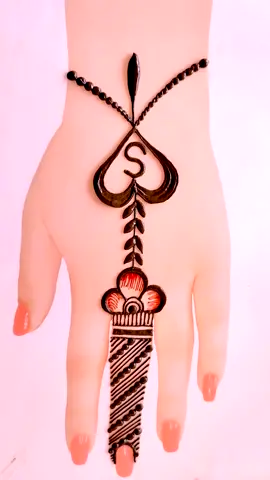 Heart shape Mehndi design for hands