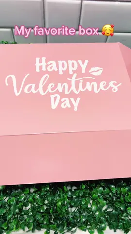 I have to admit this is my favorite box! #vday #ValentinesDay #lips #xoxo #fyp 