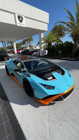 Heading to its new home! Huracan STO in Blu Laufey! #LamboPalmBeach 