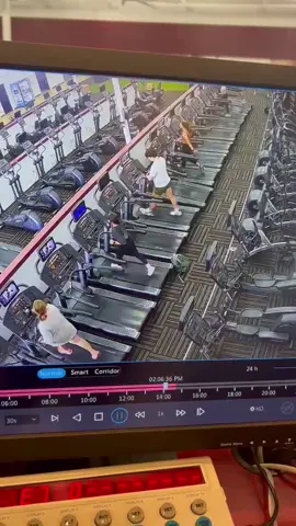 My poor knees 🤧🤧 #OhNo #treadmillfail  #workoutfail #workout #fyp #GymTok 