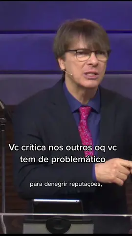 Sabe essas pessoas q criticam todo mundo e falam mal dos outros? É aí q ela se revela.