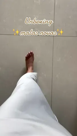Minhas malas novas para a viagem 🤩 Esse kit tem no site da @maloa.store  • • • #fy #fyp #unboxing #maladeviagem #comprinhas #dailyvlog #viagem #Vlog #melhoresprodutos #oquelevarnamala #viagem #trip 