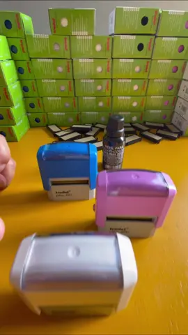 Carimbos automáticos com tinta para tecido #voltaasaulas #carimboautomatico #carimbospersonalizados #materiaisescolares 