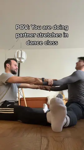 Like bestie my hips don’t lie @Timmy #stretching #dancememes #ballettok #danceclass #musicaltheatre #dancespiritmagazine 