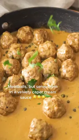 My big belly sure loved these German meatballs called Königsberger Klopse, and I know yours will, too 🙃 Find the recipe on my German food blog at dirndlkitchen.com 😍👏🏻 #meatballs #meatballsfordinner #königsbergerklopse #germanfood #germanrecipes 