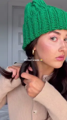 5 ways to style your long hair in a beanie 🤌🏼 #beaniehairstyles #longhairstyles 