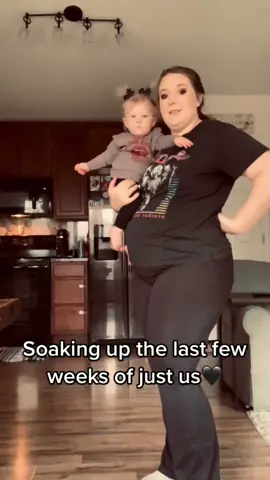 Mommy and me fit check 🖤✔️#2under2 #fitcheckchallenge  #greenscreenvideo 