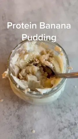 Watch out Magnolia bakery, this high protein banana pudding is coming to steal your customers 😏 only kidding, but this is a macro friendly version to make when you’re not able to make it to NYC! 🍌 Macros: 284 cals, 24P, 35C, 6F Ingredients: -100g nonfat Greek yogurt -15g @pescience vanilla protein (discount code FIT15) -5g Jell-O fat free vanilla pudding mix -25ml unsweetened almond milk -15g crushed vanilla wafers -80g sliced banana  Directions: -Mix the Greek yogurt, protein powder, pudding mix, and almond milk together -Layer the pudding, sliced bananas, and crushed wafers in a mason jar in 3 layers -Grab a spoon and dig in! 🥄🍌 #highprotein #lowcalorie #macrofriendly #iifym #fitfood #fitfoodshare #proteindessert #proteinpacked #flexibledieters #iifymlifestyle #iifymfood #fitfood #fitfoodshare #proteindessert #bananapudding #proteinbananapudding #proteinpudding #magnoliabakery #pescience 