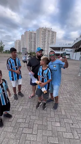 Ontem fui na Arena do Grêmio, que massa! Obrigado pelo carinho gurizada!!! Sem vocês, isso não seria possível ❤️