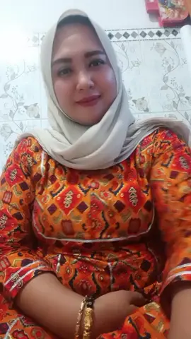 bunda cantik yg bikin pengen.. sayang bunda...!