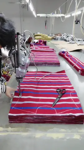 Garment cutting machine#clothingproduction #downjacketfactory #clothfactory #garmentfactory #clothingmaking 