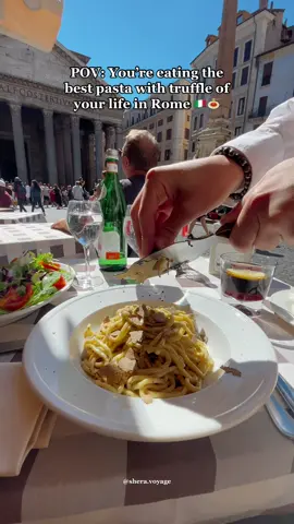This view 😍🇮🇹 #italianfoodies #romefoodtour #pantheonrome🇮🇹 #italianlifestyle🇮🇹 