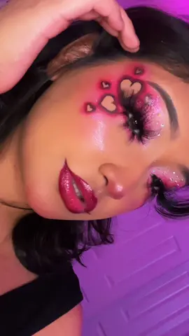 Makeup tutorial on this valentine look 💋 #makeup #viral #makeuptutorials #makeuptransformation #foryoupage #makeupartist #beautytiktok #beauty #makeupinspo #heartmakeup #valentinemakeup 