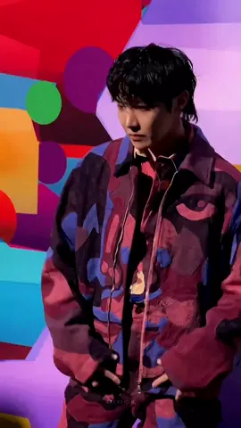please hobi looks so fineeee 🔥 #jhope 