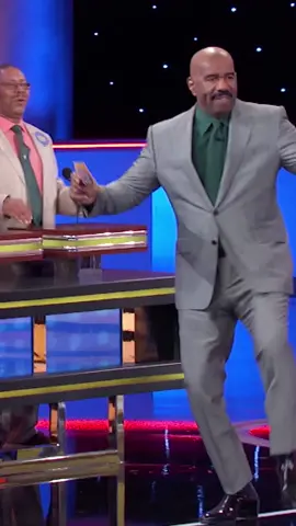 A man loses his appeal when he loses what?? 😳😳😳 “That ain’t me,” sings #SteveHarvey! #FamilyFeud