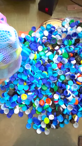 ♻️ Giving new life to single-use plastics! What should we make next? #plasticrecycling #recycling #genbrug  #nachhaltigkeit #reciclado #reciclagem #kunststofafval #reciclatge #plaståtervinning #riciclo #riciclo #art #craft 