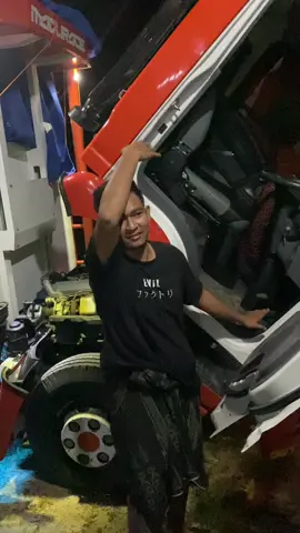 Inpo muatan masseh.  Armadane wes ready.  Stut bisa lowselow bisa.   #andalanmanis #trukmboisindonesia🇮🇩 #giga #trukmbois #fyp #madura #trukgigaindonesia #trukcabe #rfmmufler #drivermuda