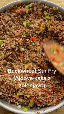 New recipe: Buckwheat Stir Fry with Vegetables ❤️ Serve it as a main dish for lunch or dinner with a side of seasonal salad, or you can serve it as a side dish for other veggie or meat main dishes. Ingredients list:  350 g (1 1/2 cup) buckwheat groats 350 ml (1 1/2 cup) water, for cooking 2 carrots 1 bell pepper 1/2 leek 1 onion 2 tbsp olive oil 1/4 tsp thyme 1 tbsp parsley, chopped 🇸🇮 Ajdova kaša z zelenjavo❤️ Gre za hiter in preprost recept, ki nam ne bo vzel več kot pol ure. Sestavine:  350 g ajdove kaše 350 ml vode, za kuhanje ajde 2 korenja 1 paprika 1/2 pora 1 čebula 2 žlici olivnega olja 1/4 žličke timijana 1 žlica peteršilja #jernejkitchen #foryou #tiktokrecipes #buckwheat #stirfry #glutenfree #veganrecipes #kosilo #weeknightdinner 