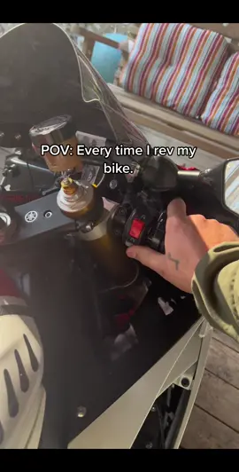 Best sound in the world. #williamknifeman #motorcycle #coldstart #yamaha #r6 #exhaust #ahahah #pov #sportbike 