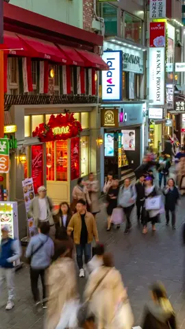 Like shapes in the clouds, there's faces in the crowd ... #timelapse #timelapsevideo #city #citystreets #seoul #seoulkorea #ambient #guitar #ableton