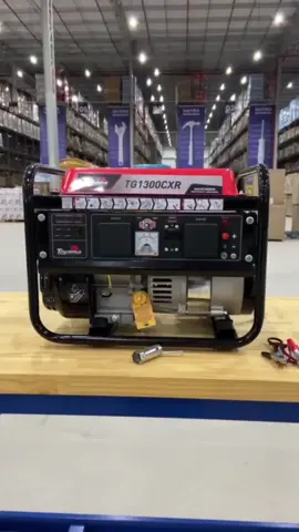 O Gerador de Energia Residencial TG1300CXR Toyama é ideal Para casas, apartamentos ou sítios que demandem um uso pontual. Por meio do consumo de Gasolina é possível gerar tensões elétricas de Bivolt. Quedas de energia ou locais sem eletricidade não serão mais problema! Acesse o www.dutramaquinas.com.br e confira! 