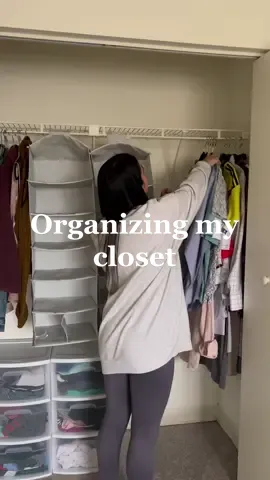 My room closet is small 🥲so I got the #rubyspacetriangles, I love it! 🫶🏼#organizemycloset #closetcleanup @bulbhead_ideas #spacetriangles #organization #organizingtiktok #weneedmorelatinacreators #latina #latinx #latinacontentcreator #organizationhacks #organizedhome #organizationtiktok #reggaeton #reggaetontiktok #organized #aesthetic #organizedcloset #cleanwithme #closettour #closetorganization #closetcleanout #closetgoals #closetclean