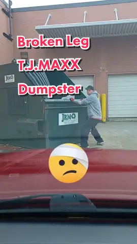T.J.MAXX Dumpster and a broken leg but still a good day ! 😁 #dumpsterdiveking #dumpsterdiving #dumpsterdive #tjmaxx #lol #fyp #brokenleg 