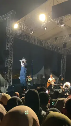 Maturnuwun mas  @DENNY CAKNAN  sudah mengambyarkan kota semarang, jiann karyamu ratau ono sing gagal mas den #kalihwelasku #konser #semarang #denicaknan #ambyar #fypシ 