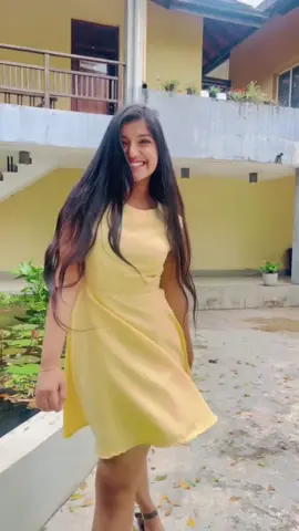 දැක්ක කට්ටිය පාට කියමු බලන්න... #fpyシ #girls #trending #legs #beauty #frock #upskirtting 