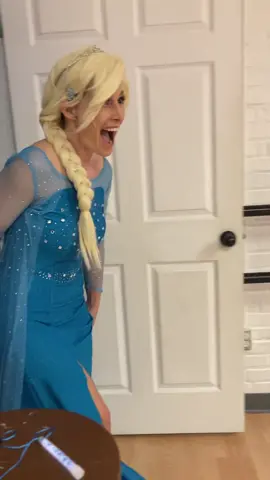 Frozen Dance Camp! The fake faint is the Best! ❄️❄️❄️#frozen #frozencamp #frozendancecamp #elsa #anna #dance #dancer #dancers #dancestudio #fyp #fypシ #fypage #thebesttiktok #fainting #prinesselsa #princess 