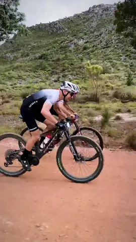 APRIREEEEEE 🚀✈️🚀✈️🚀✈️ Victor Koretzky e Nino Schurter in versione 