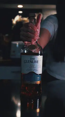 Little whisky b-roll 🥃 #whisky #broll #cinematicvideo #danielschiffer #cocktail #slomo 