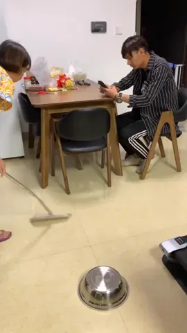 #son #mother #chinesevideo #chinese #chinatiktok #motherandsonbond 