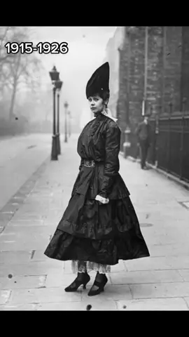 The History of Fashion 120 years of street style 1916-1925#History #fashion #woman #outfit 