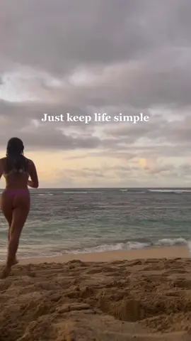 The simpler the happier🦋 #ocean #sunset #beach #travel #hawaii 