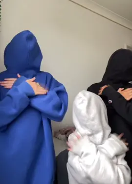 old song!! #facelessdancer #fyp #foryou #trending #tiktokdances #blowup #viral #trio #whoisthis #guesswho 