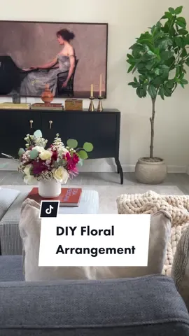 Took a floral class last week and put what I learned to practice! How did I do? #homedecor #homedecorideas #senoralife #floralarrangements 