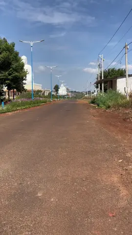 Bức tượng Đức Phật ngồi cao 73m nằm trên mái chùa Phật Quốc Vạn Thành ở tỉnh Bình Phước được xem là cao nhất Đông Nam Á hiện nay. Chùa Phật Quốc Vạn Thành tọa lạc tại khu phố Xa Cam 1, phường Hưng Chiến, thị xã Bình Long, tỉnh Bình Phước, cách TP. HCM khoảng hơn 100km.