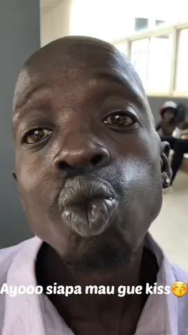 ayo siapa yang mau gue kiss? #ngakak #tiktokpelitfyp #lucu#videoviral #lucuviral #sadboy #fyp 