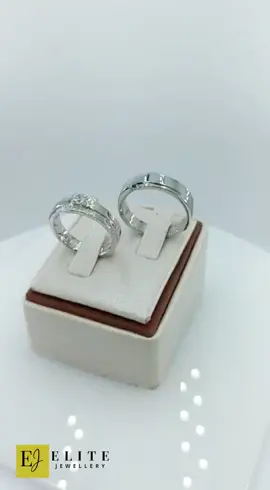 Kata siapa kalau beli cincin nikah sepasang harus sama modelnya?? 🤔 Ngak juga kok, kalau kalian mau memilih model yang beda, boleh dan sah sah aja kok, yang terpenting cincin itu menandakan kalau 2 insang yang sudah saling terikat satu sama lain 🥰 Jangan lupa follow @elite.jewellery.id untuk update an model cincin terbaru ------------------------------------------------------- BELANJA AMAN TERPERCAYA, BUKTIKAN BARANGNYA ----------------------------------------------------------- KAMI SIAP RETUR BARANG APABILA BRG YG DITERIMA TIDAK SESUAI / KONDISI CACAT #cincinnikahcouple #cincinsepasang #cincincustom #cincinberlian #cincinkawin #cincintunangan #cincinemasputih #cincinrosegold #cincinemas #cincinpalladium #cincinplatidium 
