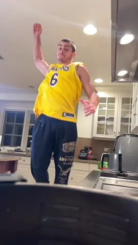 The Lakers are eating good with @bibigousa 