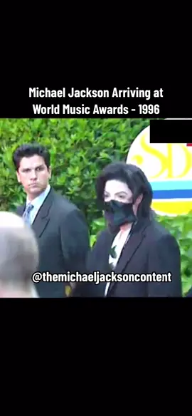 The guy in the background kept saying “Michael” so many times to get Michael’s attention.🌟 #m#michaeljacksonk#kingofpopw#worldmusicawards1#19969#90s1#1990s9#90sthrowback9#90sthrowbackso#offthewallt#thrilllerb#badd#dangeroush#historymichaeljacksonb#bloodonthedancefloormichaeljacksoni#invinciblem#michaelx#xscapes#screamt#thriller40b#bad35d#dangerous30d#dangerous31G#GenshinImpact34