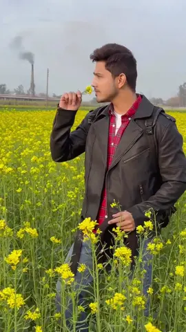 Bade bade deshon mein.. aisi choti choti baatein hoti rehti hain! 🫶@Sunny Chopra #reels #SunnyChopra #fyp  Jacket : @justanned_in  Styled by : @roshni0819  #ddlj #srk #shahrukhkhan #trendingreels @Sunny Chopra 